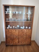 kredens ze szklaną witryną