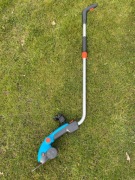 Gardena 9856-20 Akumulatorowe Nożyce do trawnika ComfortCut Komplet.