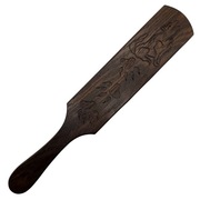 Packa wykonana z wędzonego dębu. Łapy dobrze odbijają się na skórze.