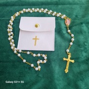Różaniec do Pierwszej Komuni Św.z wizerunkiem MB z Gwadelupe + etui na