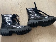 Buty traperki lakierowane czarne Marks & Spencer Rozm. 33-35,5