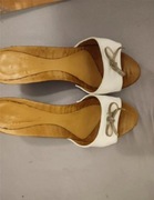 Klapki białe z kokardką 