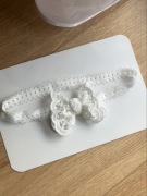 Opaska bezuciskowa kokardka koronkowa biała sesja chrzest roczek urodziny