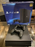Zestaw PS4 Pro 7216B 1TB - 2 Pady - Pudełko - Bardzo Cicha