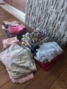 Duża paka 116 dziewczynka zestaw ubrań bluzki koszulki kurtki getry