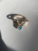 Pierścionek pozłacany z czarnym kamieniem