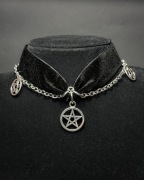 Choker z pentagramem