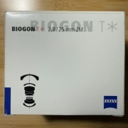 Zeiss Biogon T 25mm f/2.8 ZM* z bagnetem Leica M