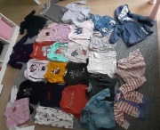 Zestaw paka 25 ubrań w rozmiarze  104 .