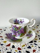 Urocza filiżanka ze spodkiem Royal Albert - Purple Violet