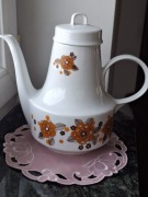 Porcelanowy dzbanek z pokrywka DDR