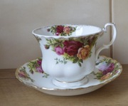 Filiżanka do kawy  - ROYAL ALBERT OLD COUNTRY ROSES{ 1962}