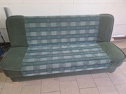 Sofa rozkładana dwuosobowa z pojemnikiem na pościel. 