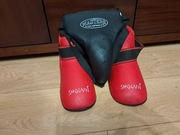 Sprzedam używane ochraniacze stóp i suspensor.