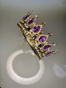 Korona tiara diadem królewska w kolorze złotym z fioletowymi kryształkami