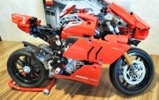 LEGO Technic 42107 Ducati Panigale V4 R