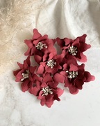 Zestaw dekoracyjnych kwiatów do scrapbookingu i makramy