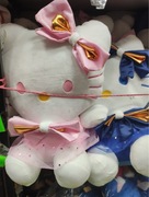 Maskotka hello kitty w sukience