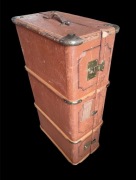 Stara stuletnia waliza, kufer podróżny, vintage