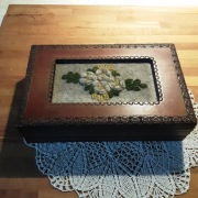 Drewniana szkatułka Cepelia 