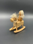 Vintage drewniana ozdoba choinkowa – konik na biegunach, lata 80./90.