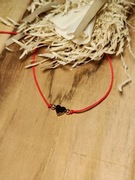 Bransoletka Szczęścia – czerwony sznurek z złotym serduszkiem! 