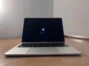 MacBook Pro 13 cali (model A1708) plamy na ekranie