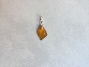 bursztyn naturalny, wisiorek