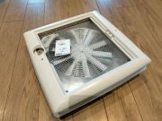 Okno dachowe Thule Vent 12V, 40x40 kompletne