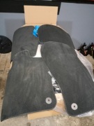 sprzedam zestaw naprawczy ,dywaniki audi Q3