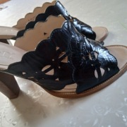 DKNY r 39/40 Eleganckie klapki skórzane czarne 