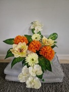 Klasyczna wiązanka nagrobna, stroik wiosenny