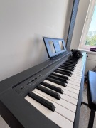 Keyboard Yamaha P-45 ze statywem i siedziskiem