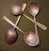 4 kolekcjonerskie  łyżki do bulionu f. B. Wallace / W.Brytania