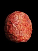 Czerwono-beżowy puf z koziej skóry, boho, etno