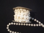 TAŚMA  OZDOBNA -KWIATKI BIAŁA 2CM / 1M