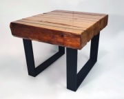 Stolik kawowy ze starych bali drewnianych