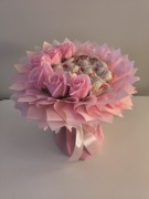 Bukiet z różami mydlanymi i Raffaello Walentynki prezent Dzień Kobiet