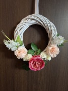 Wiosenny wianek na drzwi