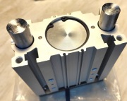 SMC MGPM63TF-100Z siłownik liniowy NOWY