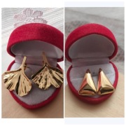 2 pary kolczyki listki i trójkąty kolor złoty wkręty sztyfty stal okazja