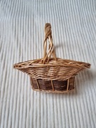 Kosz wiklinowy prezentowy kwiaty święconka grzyby