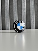 BMW OBROTOWE DEKIELKI DO FELG 68MM 3D KOMPLET 4SZT Niebiesko/Białe