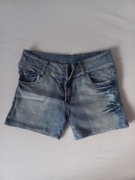 Jeansowe spodenki typu biodrówki