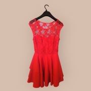 Rozkloszowana sukienka wieczorowa 