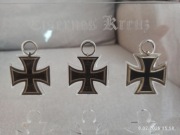 Krzyż żelazny - ekpozytor na 10 sztuk