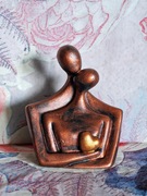 Rzeźba z gipsu, Para Zakochanych, czerwona, wys. 11,5 cm