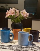 Sześć kolorowych kubków - lata 90-te.,poj.300 ml.