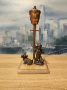 Mała lampka naftowa włuczykij z psem latarnia 