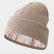 Czapka z satynową podszewką 